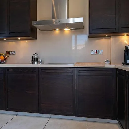 4 Bedroom Lofou With Private Pool And Sea Views, Aphrodite Hills קוקליה