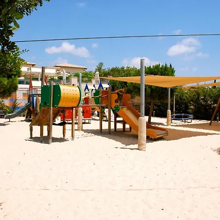 4 Bedroom Lofou With Private Pool And Sea Views, Aphrodite Hills וילה *