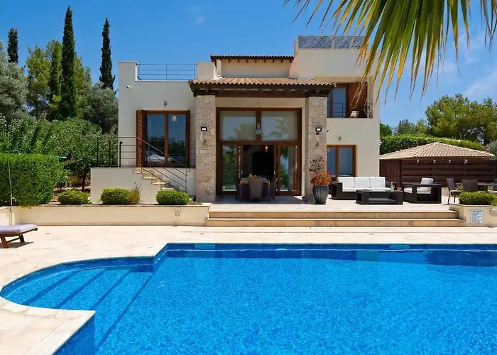 4 Bedroom Lofou With Private Pool And Sea Views, Aphrodite Hills Villa Kouklia