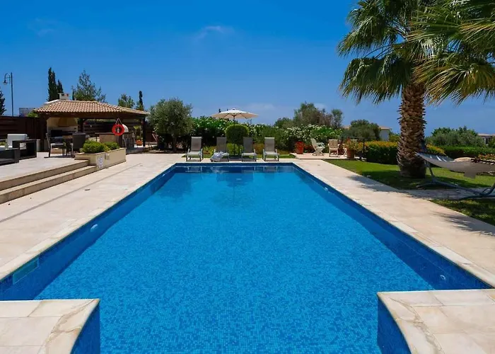 4 Bedroom Lofou With Private Pool And Sea Views, Aphrodite Hills Vila