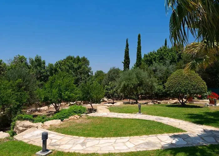 Vila 4 Bedroom Lofou With Private Pool And Sea Views, Aphrodite Hills *