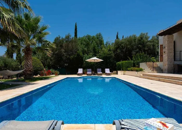4 Bedroom Lofou With Private Pool And Sea Views, Aphrodite Hills Vila *