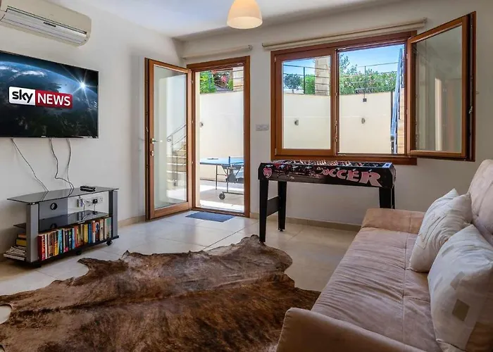 Vila 4 Bedroom Lofou With Private Pool And Sea Views, Aphrodite Hills